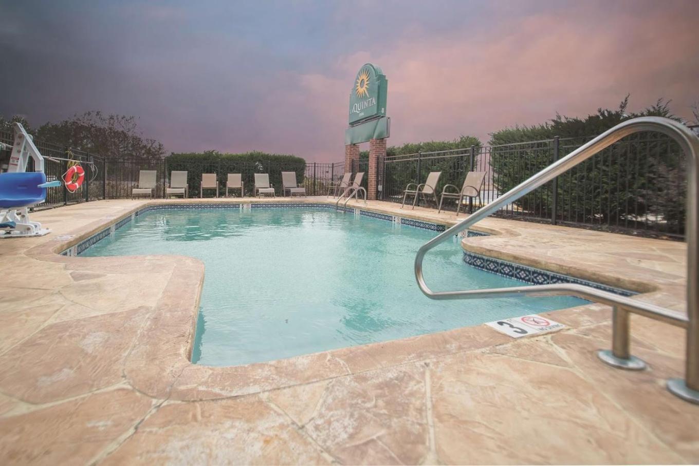 La Quinta Inn By Wyndham Calhoun South I-75 Екстериор снимка